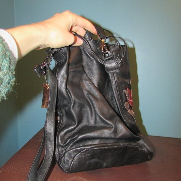 Black leather Bucket bag with flowers - Picture 4 of 5